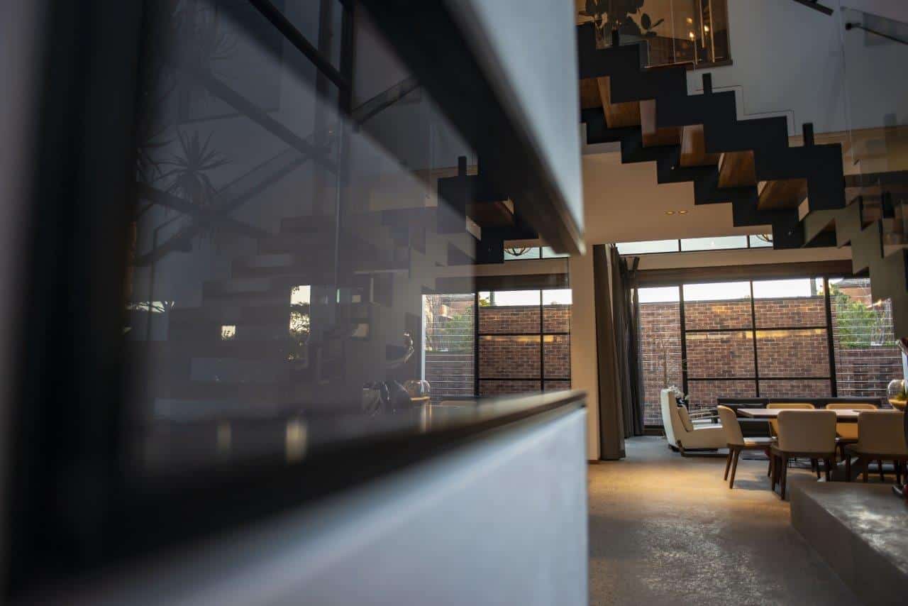 https://www.es.au/application/assets/2022/04/entry_door_feature_stairs.jpg