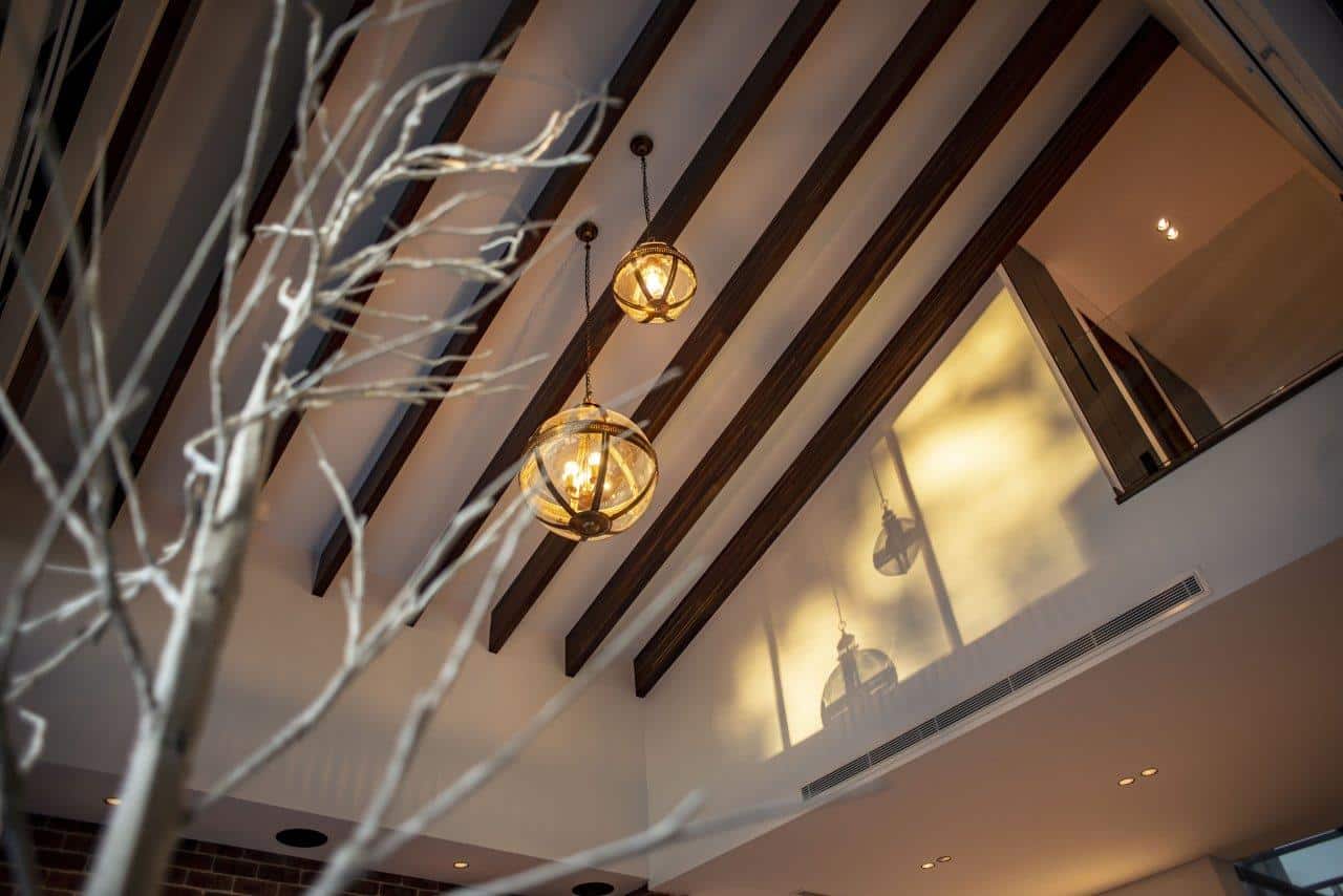 https://www.es.au/application/assets/2022/04/pendant_lighting_ceiling_timber_feature.jpg